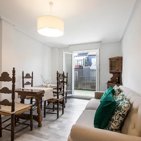 דירה Beautiful With Terrace - Prime Location! *