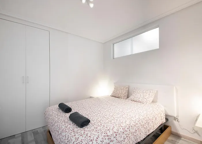 Beautiful With Terrace - Prime Location! Apartment *